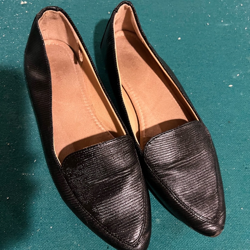 Old Navy Black Flats Sleek Minimalist Design